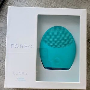 Foreo Luna 2 for oily skin facial cleanser